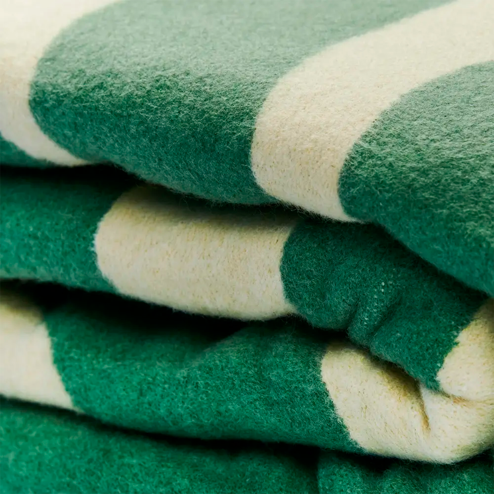 Manta calentita verde olive para salón